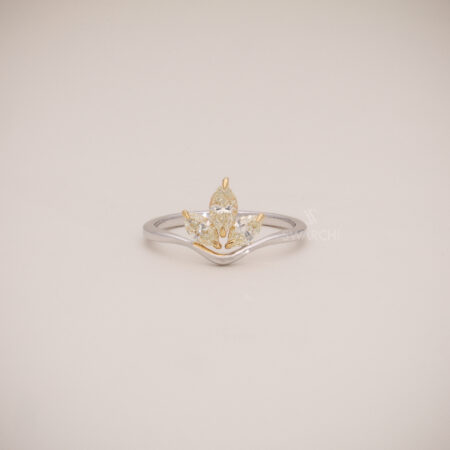 Aurélia Petal Crest Ring